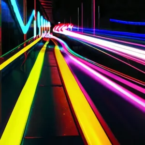 Атмосфера ночных трасс с их мягким неоном