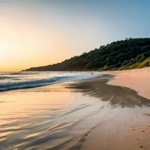 Пляжные локации, которые сохраняют атмосферу спокойствия